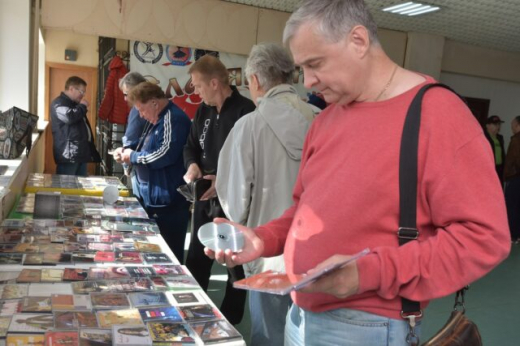 «Старые записи нужно покупать только с рук»: где общаются воронежские любители CD-дисков и виниловых пластинок