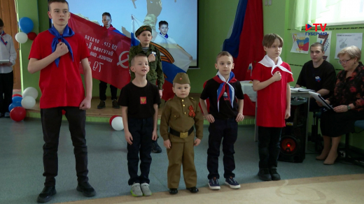 Воронежские дети и подростки из социальных учреждений региона изготовили броши-обереги для бойцов спецоперации