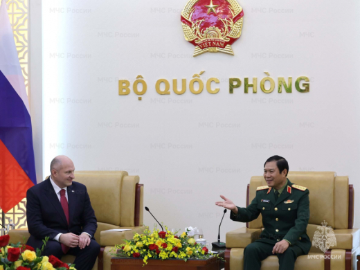 Глава МЧС России Александр Куренков провел переговоры с начальником Генерального штаба Вьетнамской народной армин Нгуен Тан Кыонгом