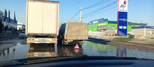 Километровая пробка на выезде из Воронежа появилась из-за ДТП