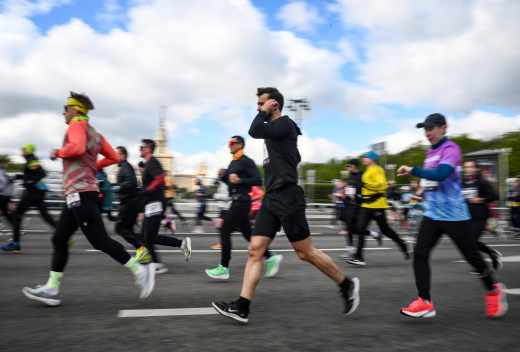 Винер указал, что экономить на спорте можно, если заниматься им на улице