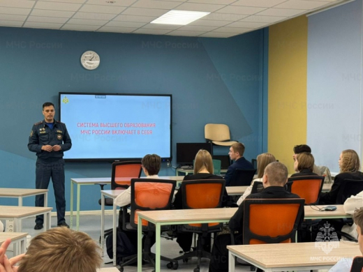 В Павловском Посаде ученикам старших классов рассказали о вузах МЧС России