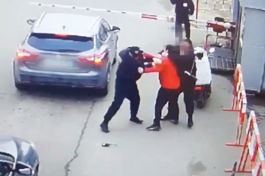 Росгвардейцы задержали 38-летнего курьера, напавшего на охранника в Москве