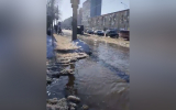 Ленинский проспект в Воронеже заливает водой со вчерашнего дня