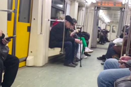 Пассажиры московского метро оказались заблокированы в тоннеле на полчаса