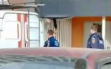 Выпавший из многоэтажки воронежец насквозь пробил козырёк подъезда