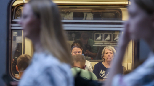 Эскалаторы в переходе станции «Октябрьская» закроют на ремонт со 2 февраля до 30 апреля