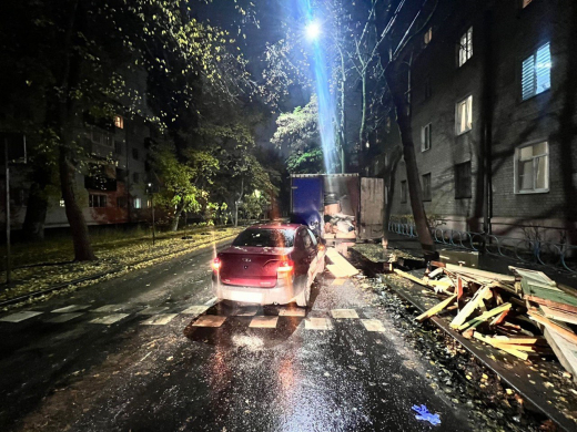 В Воронеже пьяный липчанин сбил 20-летнюю девушку, пока та грузила доски в «ГАЗель»