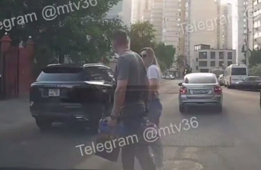 Внимательный автомобилист спас жизнь нескольким пешеходам в Воронеже