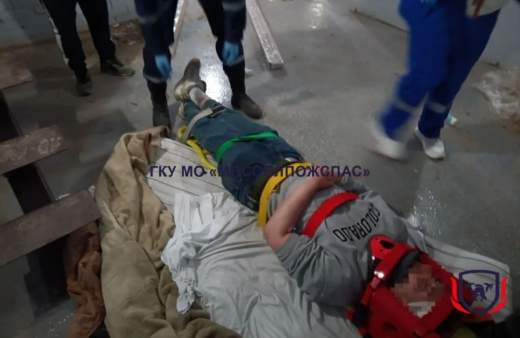 В Чеховском районе Подмосковья мужчина упал в подвал и получил серьезные травмы