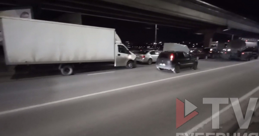 Авария с четырьмя машинами спровоцировала коллапс на Северном мосту