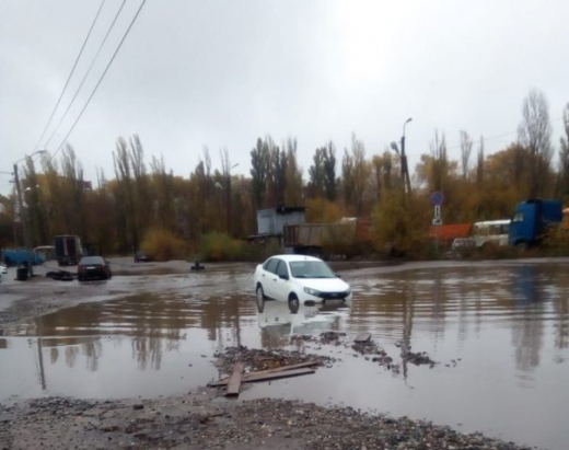 Воронежцы пожаловались на «вечные» лужи, в которых тонут автомобили
