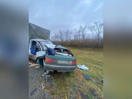 Водитель легковушки погиб в лобовом ДТП с «Газелью» в Воронежской области