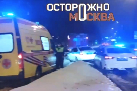 В Москве водитель автобуса не заметил девочку и протащил ее в дверях