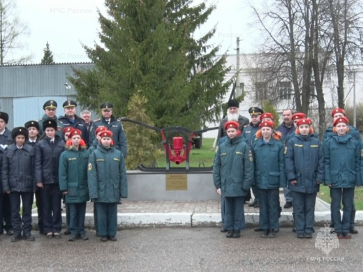 Память, почёт и преемственность: в Ступине открыта стела пожарной мотопомпы