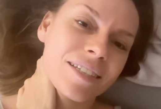 Зоя Бербер опубликовала видео без косметики с выступившей слезой на глазах