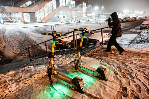 Дептранс: Прокат самокатов в Москве приостановлен до потепления
