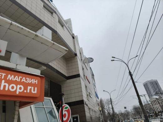У воронежского ТЦ требуют компенсацию после падения сосулек на ребёнка-инвалида и его мать