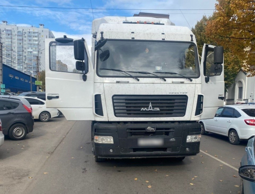Женщина сбитая грузовиком рядом с остановкой в Воронеже, попала в больницу