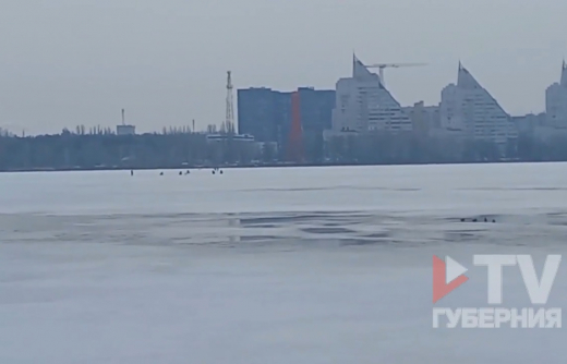 Оттепель и запреты не помешали воронежцам выходить на тающий лёд водохранилища