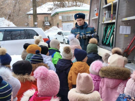 Пожарная безопасность для самых маленьких: увлекательный урок провели сотрудники МЧС России в Орехово-Зуеве