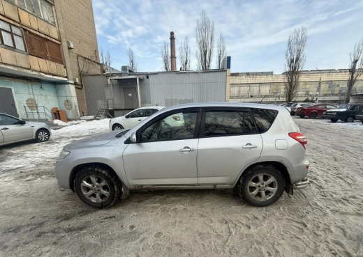 Внедорожник сбил парня в воронежском дворе