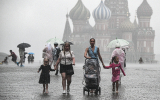 Москвичей предупредили о ливне с грозой