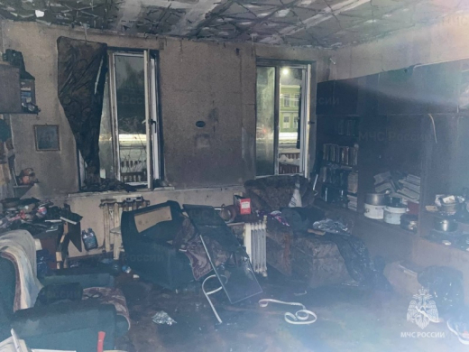 Сотрудники МЧС России спасли людей на пожаре в Рошале