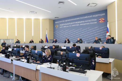 Глава МЧС России осмотрел мобильный госпиталь Федерального центра медицины катастроф
