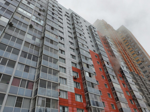 Сразу две квартиры одновременно загорелись в многоэтажке Воронежа