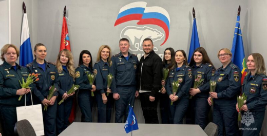 В преддверии 8 Марта в Красногорске поздравили сотрудниц и ветеранов пожарной охраны