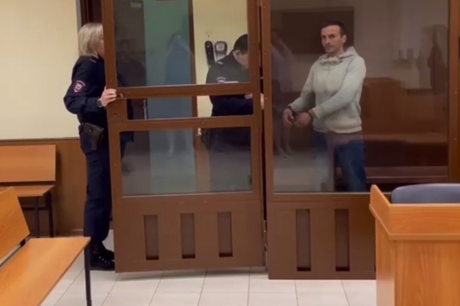 В Москве женщину пытались задушить в лифте из-за телефона стоимостью 70 тысяч рублей