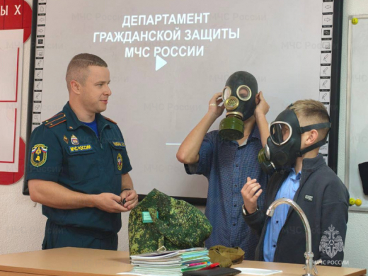 Открытые уроки по гражданской обороне провели сотрудники МЧС России в Крыму