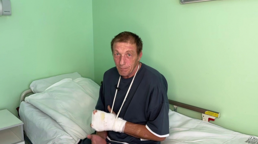 Воронежец на видео рассказал, как случайно отрезал себе пальцы пилой