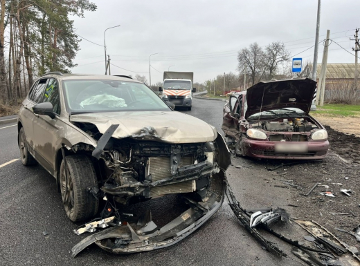 Ребёнок и трое взрослых пострадали в лобовом столкновении иномарок в Воронежской области