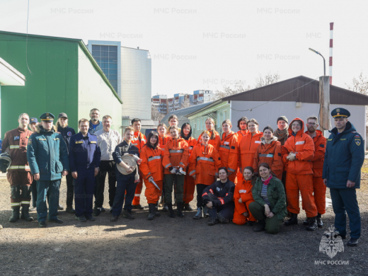 В Нахабино прошел двухдневный тренинг по борьбе с ландшафтными пожарами для участников Школы добровольных лесных пожарных