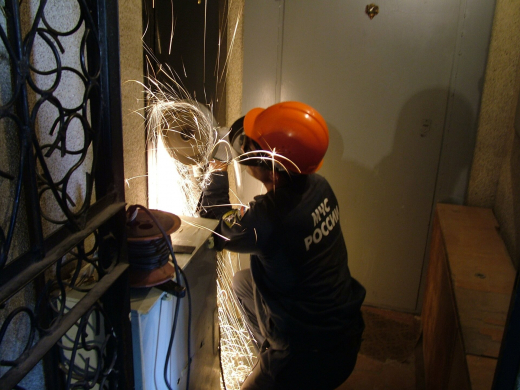 В Подмосковье мать вызвала спасателей, потому что сын спал и не слышал звонки