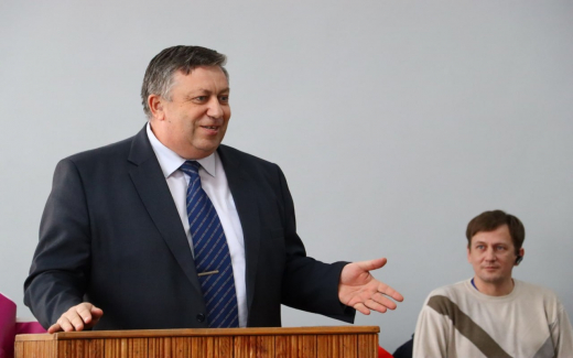 Обязанности главы Рыльского района временно возложили на первого зама Владимира Ковальчука