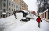 Оранжевый уровень погодной опасности из-за снега в Москве понизили до желтого