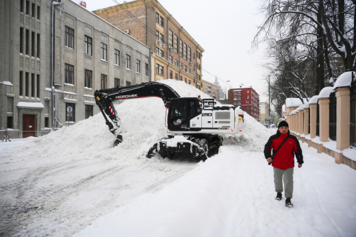 Оранжевый уровень погодной опасности из-за снега в Москве понизили до желтого