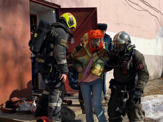 Приемы и способы тушения пожаров и спасения людей отработаны на учениях в ДК 