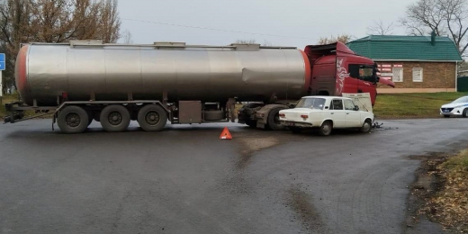 10-летняя пассажирка «копейки» пострадала в ДТП с цистерной под Воронежем