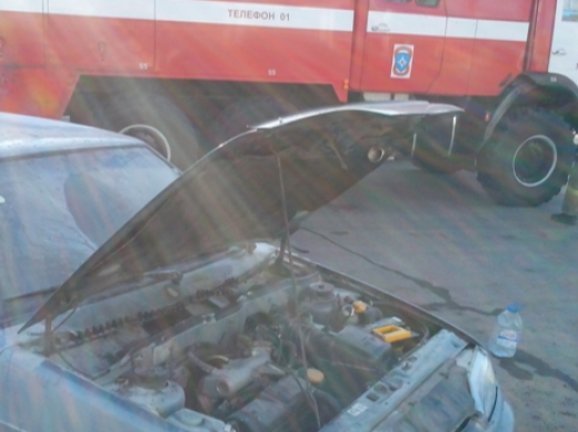 Сразу четыре машины сгорели на стоянке у дома в Воронеже