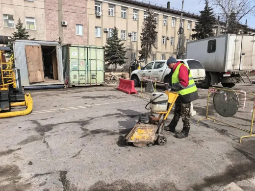 В Воронеже устраняют причину постоянных провалов машин под землю