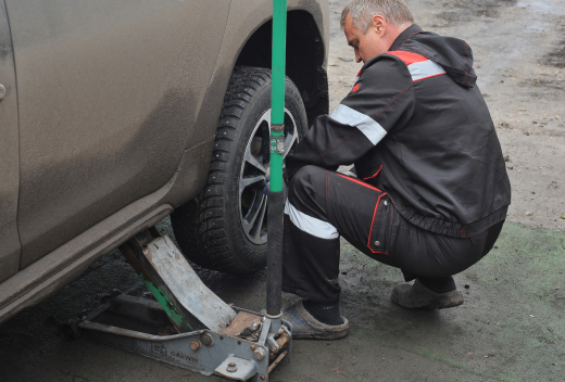 Минтранс Подмосковья призвал водителей пока воздержаться от смены зимней резины