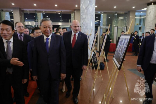 МЧС России организовало фотовыставку для вьетнамских коллег