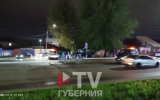 Hyundai и Audi столкнулись в Воронеже: одну из машин отбросило в столб, и он рухнул