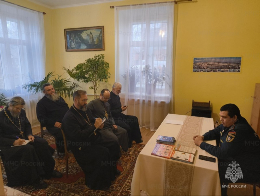 Священнослужителям Серебряных Прудов разъяснили правила пожарной безопасности