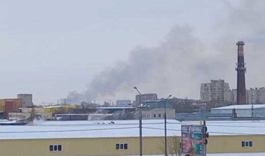 Склад стройматериалов вспыхнул в промзоне Воронежа