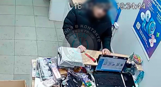 Воронежец подменил кроссовки в пункте выдачи заказов и сбежал в обновке